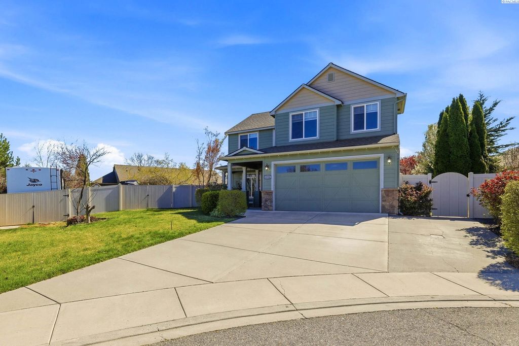 Photo of 1716 Manchester St, Richland, WA 99352 (MLS # 291632)