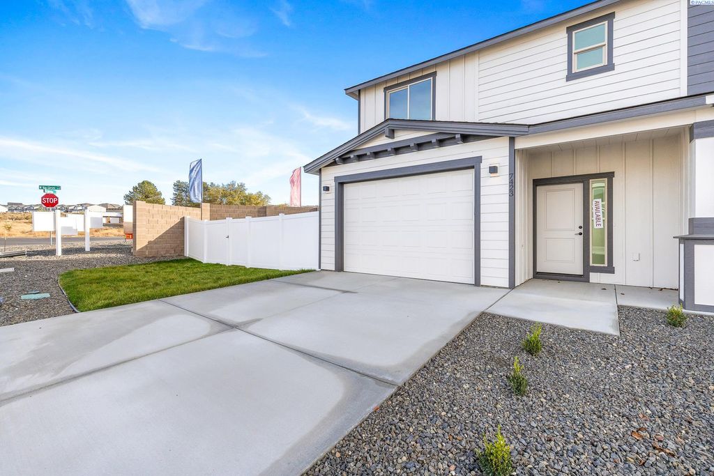 Photo of 7423 Grapevine Ct, West Richland, WA 99353 (MLS # 288454)