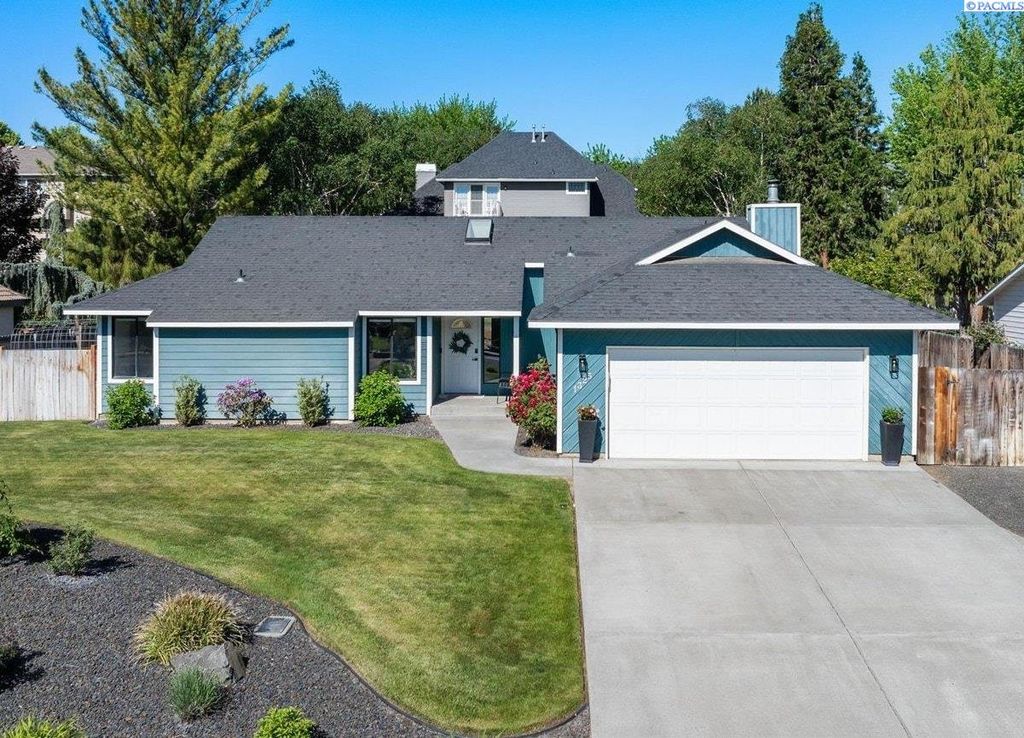 Photo of 1325 Adair Drive, Richland, WA 99352 (MLS # 292908)