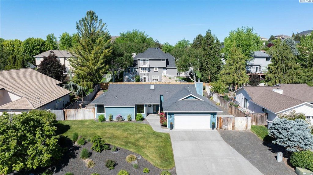 Photo of 1325 Adair Drive, Richland, WA 99352 (MLS # 292908)