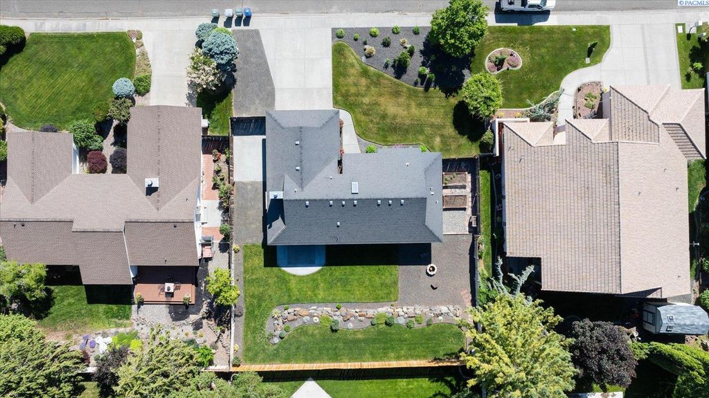 Photo of 1325 Adair Drive, Richland, WA 99352 (MLS # 292908)