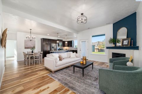 Photo of 882 Pikes Peak Dr, West Richland, WA 99353 (MLS # 288052)