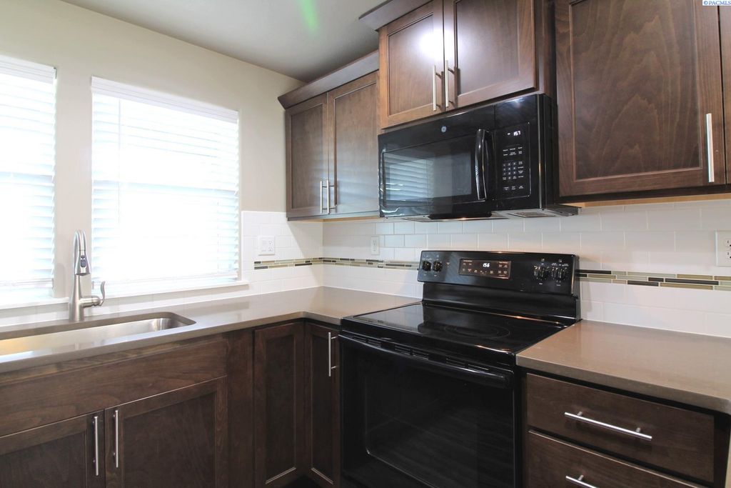 Photo of 680 Marysville Way, Richland, WA 99352 (MLS # 292793)