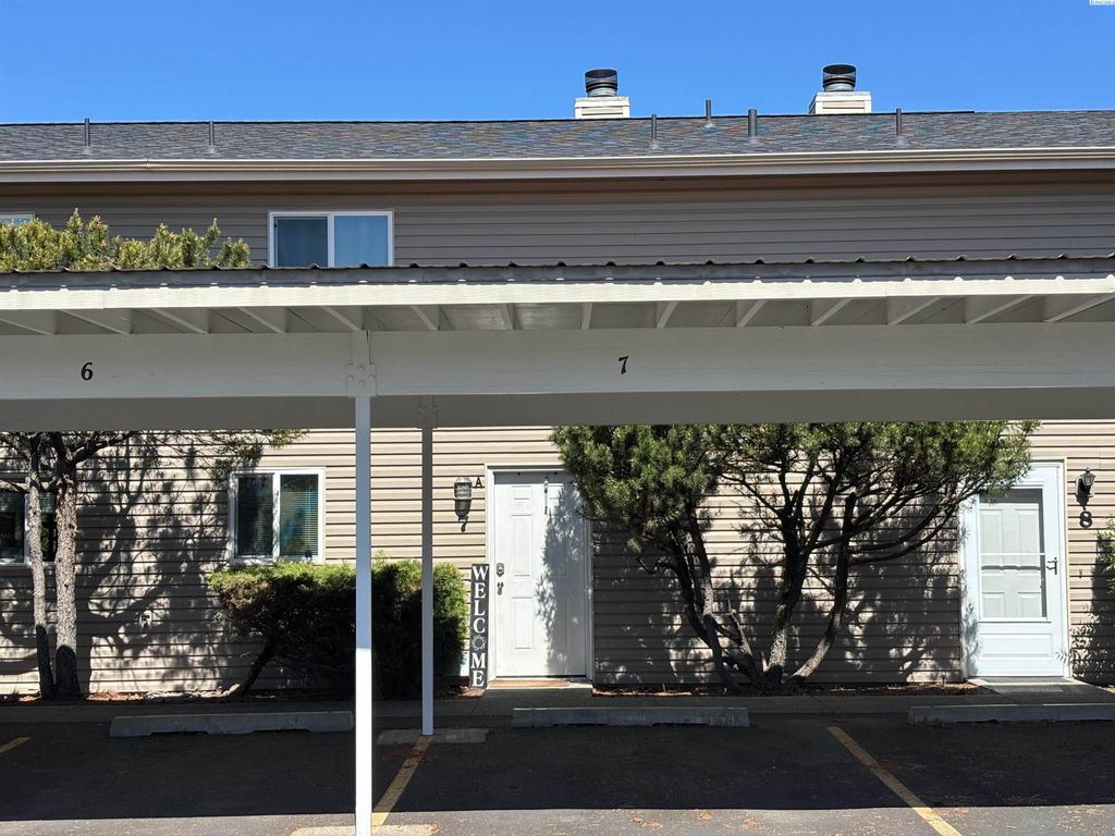Photo of 2005 NE Terre View Dr #A-7, Pullman, WA 99163 (MLS # 292788)