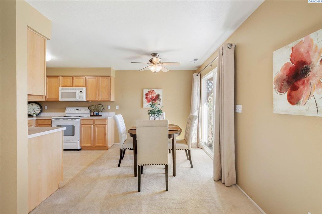 Photo of 3121 W Hood Ave #I 204, Kennewick, WA 99336 (MLS # 291626)