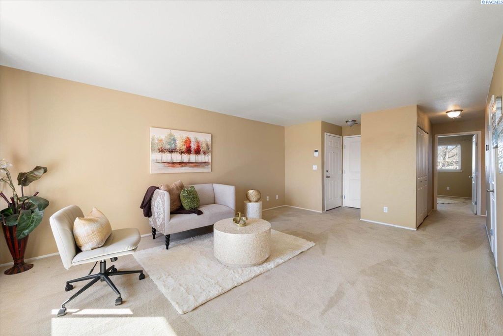 Photo of 3121 W Hood Ave #I 204, Kennewick, WA 99336 (MLS # 291626)