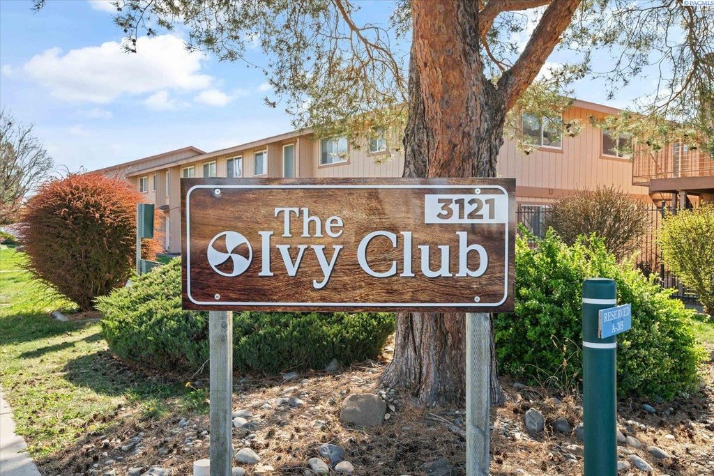 Photo of 3121 W Hood Ave #I 204, Kennewick, WA 99336 (MLS # 291626)