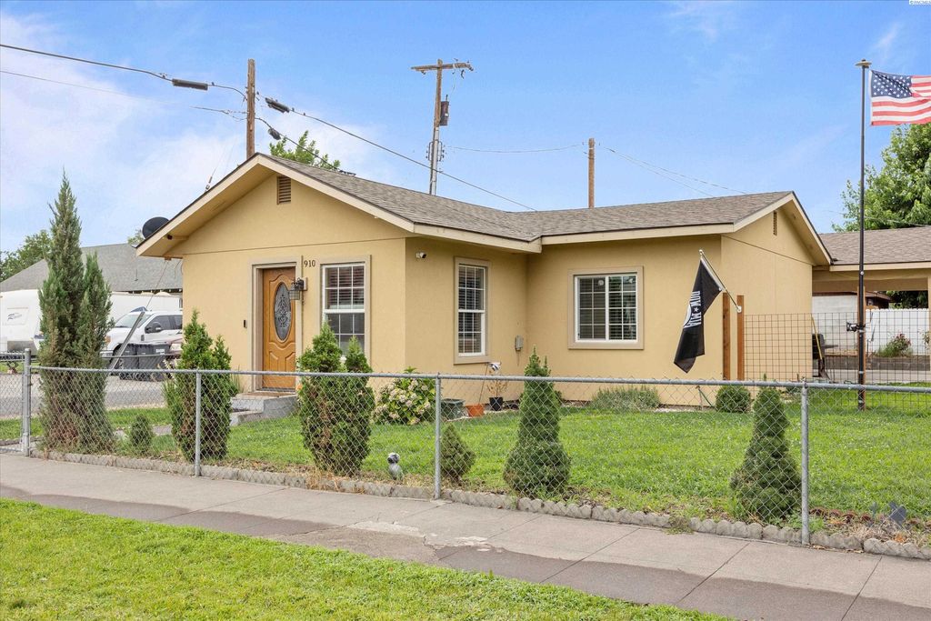 Photo of 910 N 5th Ave, Pasco, WA 99301 (MLS # 290824)