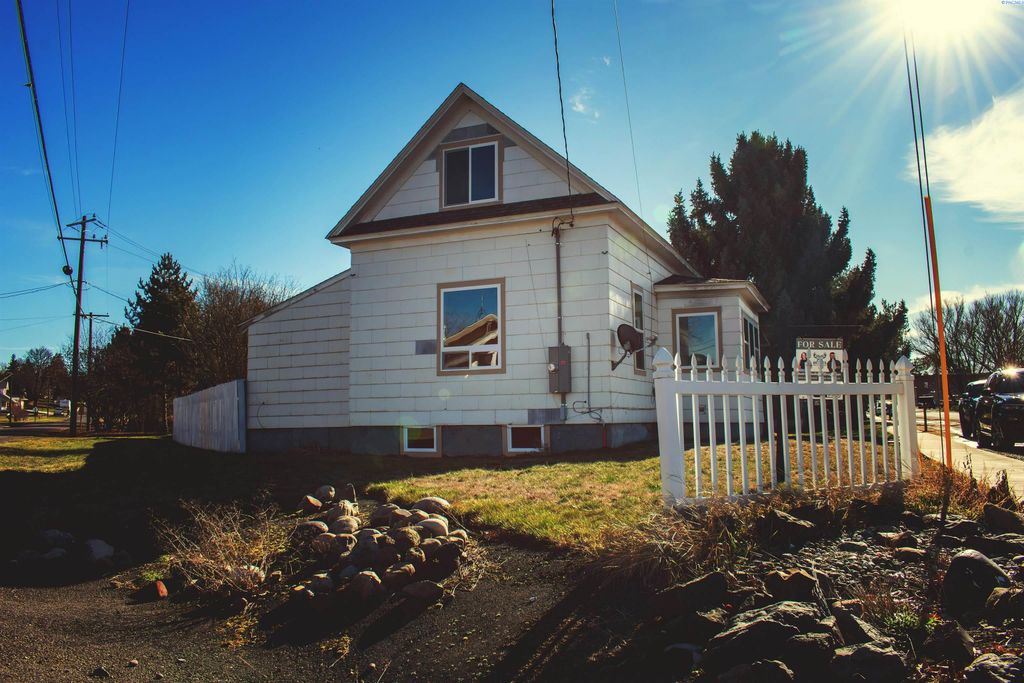 Photo of 100 D Street, Endicott, WA 99125 (MLS # 290658)