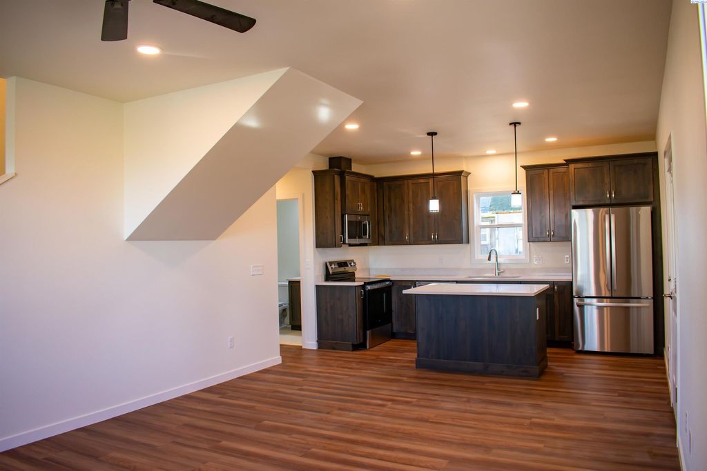 Photo of 100 D Street, Endicott, WA 99125 (MLS # 290658)