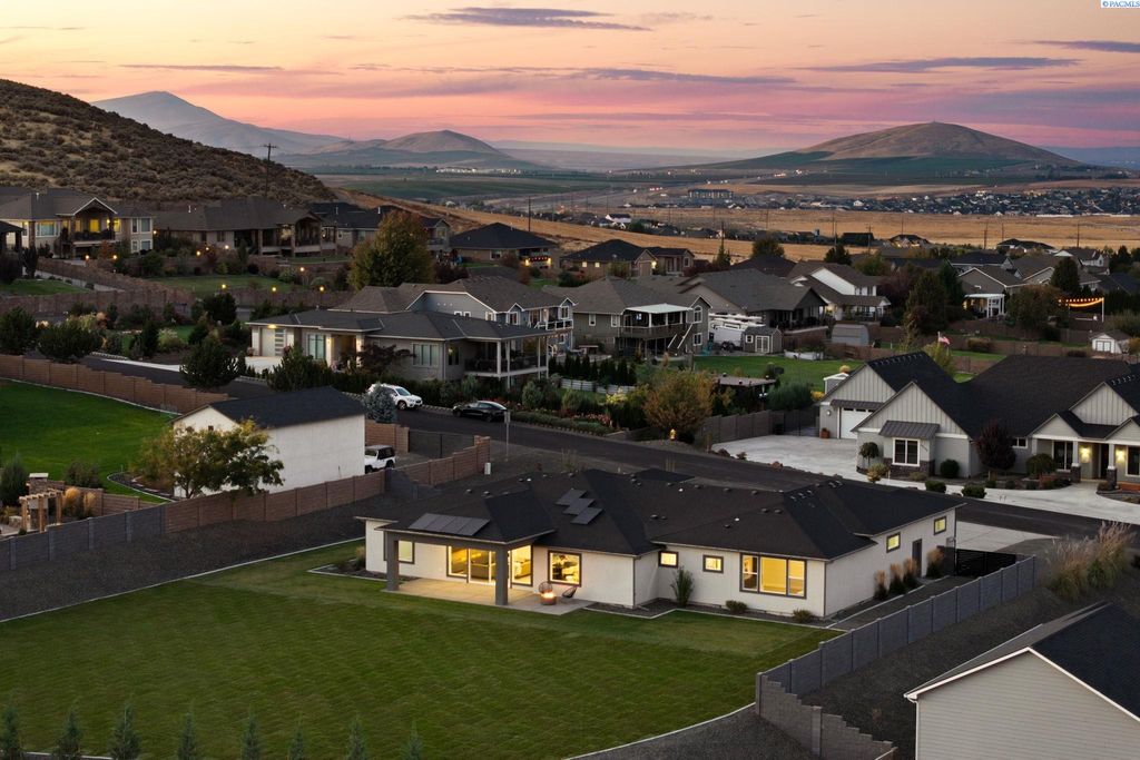 Photo of 82503 E Wallowa Rd, Kennewick, WA 99338 (MLS # 288334)