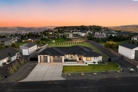 Photo of 82503 E Wallowa Rd, Kennewick, WA 99338 (MLS # 288334)