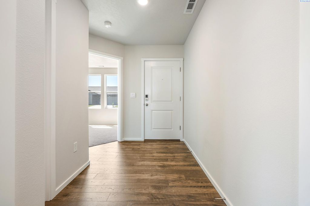 Photo of 11332 Norfolk Dr, Pasco, WA 99301 (MLS # 289451)