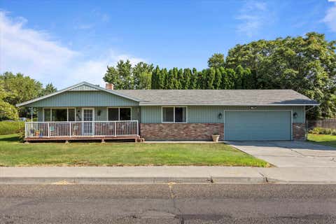 Photo of 810 W Park Hills Dr, Kennewick, WA 99337 (MLS # 295105)