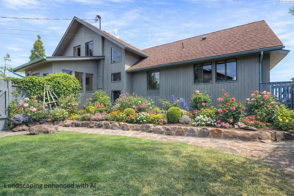 Photo of 541 Basalt Springs Way, Naches, WA 98937 (MLS # 291788)