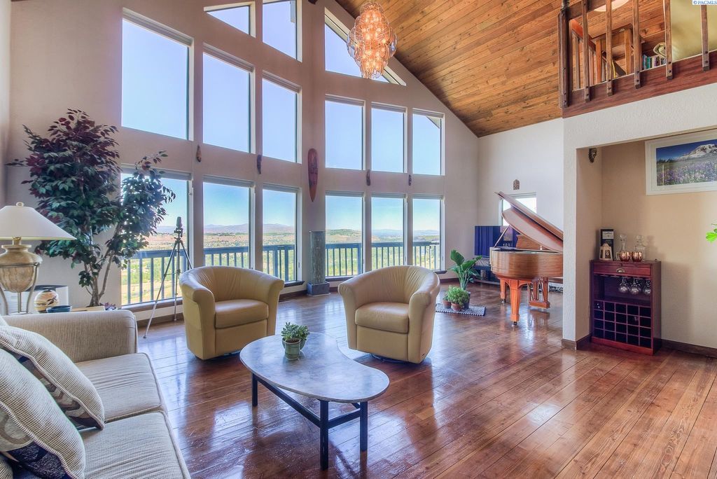 Photo of 541 Basalt Springs Way, Naches, WA 98937 (MLS # 291788)