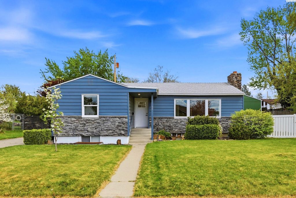 Photo of 82 Hodges Ct, Richland, WA 99354 (MLS # 292330)