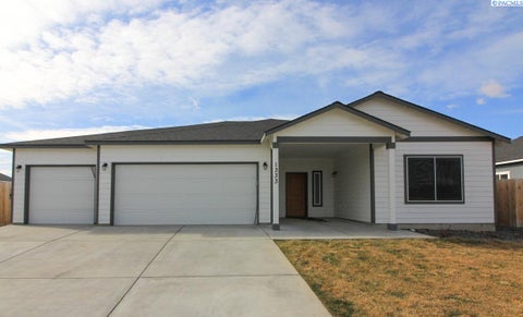 Photo of 1333 13th Street, Benton City, WA 99320 (MLS # 293441)