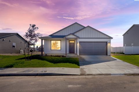 Photo of 306 Amberly Ave, Grandview, WA 98930 (MLS # 287740)