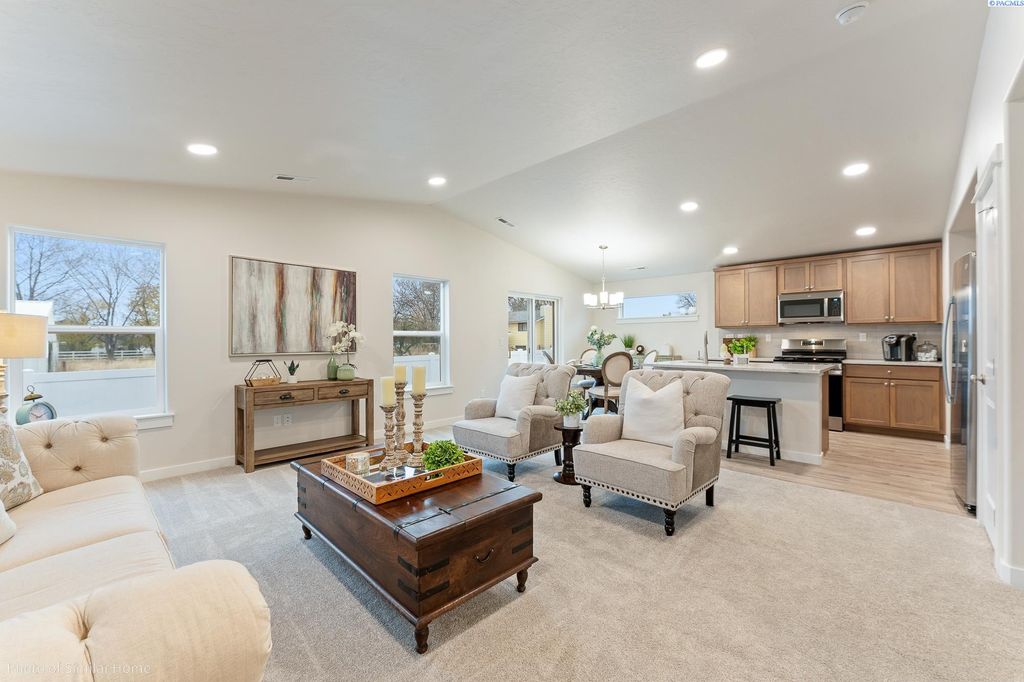 Photo of 668 Snowking, Richland, WA 99352 (MLS # 289760)