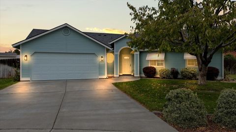 Photo of 322 Wenas Ct, Richland, WA 99352 (MLS # 288559)