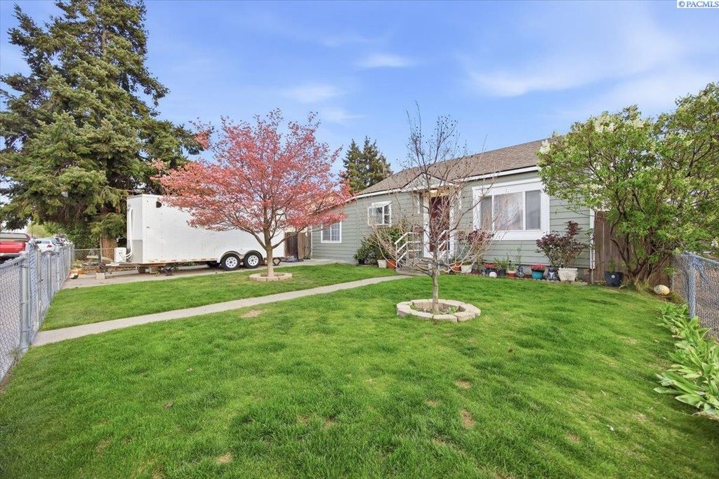 Photo of 932 W Agate St, Pasco, WA 99301 (MLS # 291905)