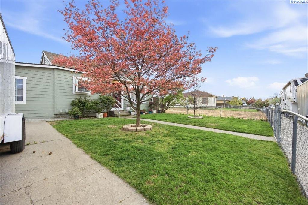 Photo of 932 W Agate St, Pasco, WA 99301 (MLS # 291905)