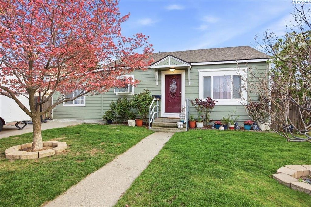 Photo of 932 W Agate St, Pasco, WA 99301 (MLS # 291905)