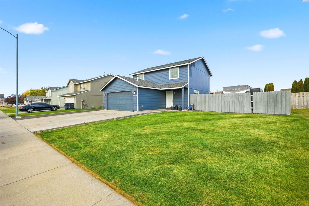 Photo of 8615 Stutz Dr, Pasco, WA 99301 (MLS # 288459)