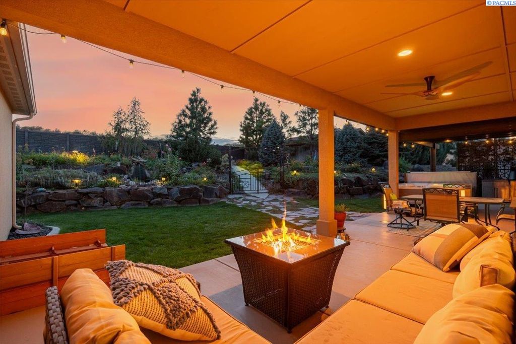 Photo of 477 Heritage Hills Dr, Richland, WA 99352 (MLS # 290245)