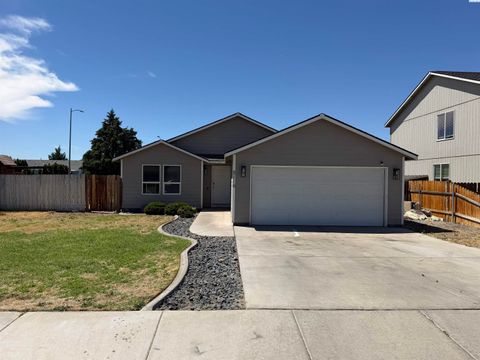 Photo of 5116 Cleveland Lane, Pasco, WA 99301 (MLS # 294594)