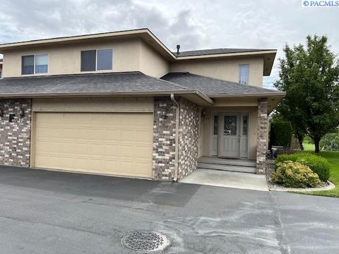 Photo of 3710 W Canyon Lakes Dr #F-104, Kennewick, WA 99337 (MLS # 286499)
