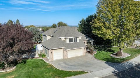 Photo of 2918 W 43rd Ct, Kennewick, WA 99337 (MLS # 289479)