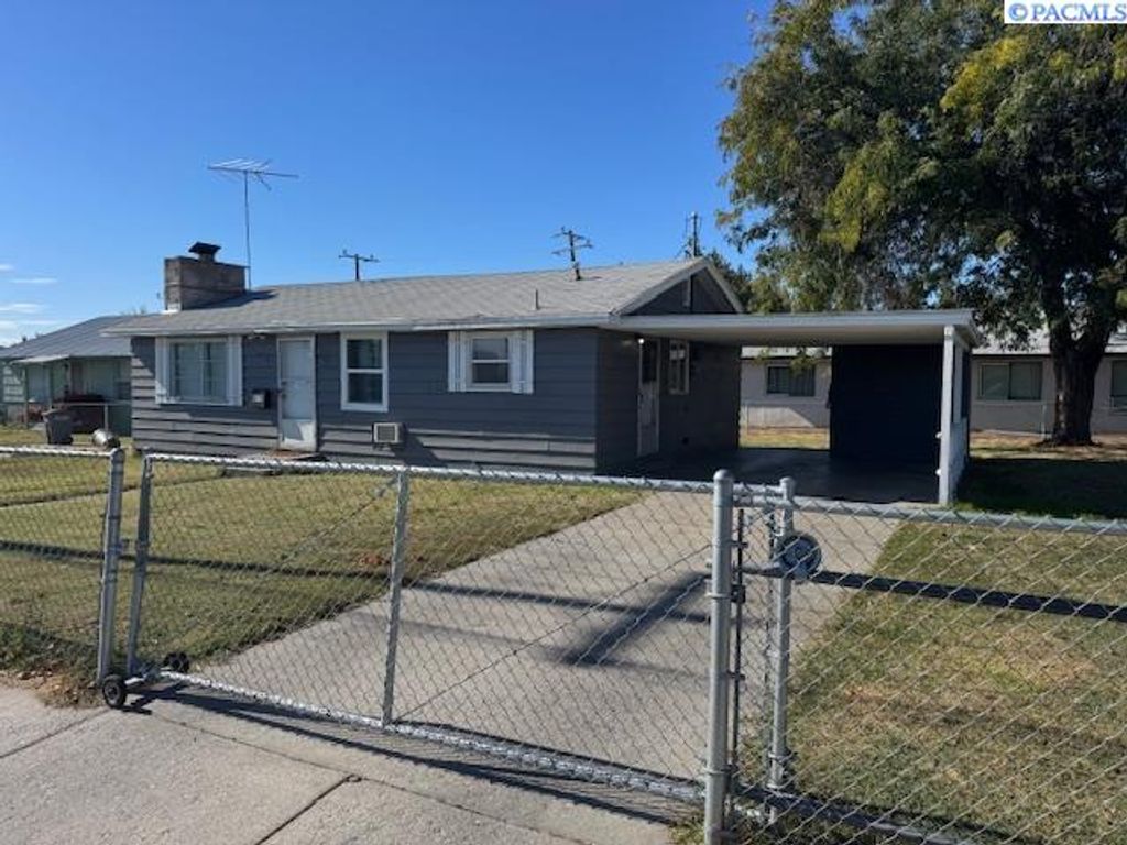 Photo of 807 S 16th Street, Sunnyside, WA 98944 (MLS # 288219)