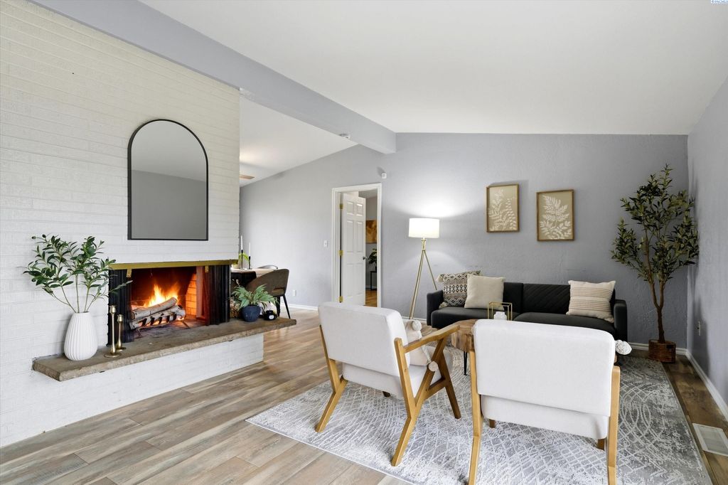 Photo of 6814 W Victoria Ave, Kennewick, WA 99336 (MLS # 290739)