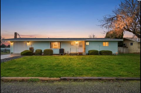 Photo of 6814 W Victoria Ave, Kennewick, WA 99336 (MLS # 290739)