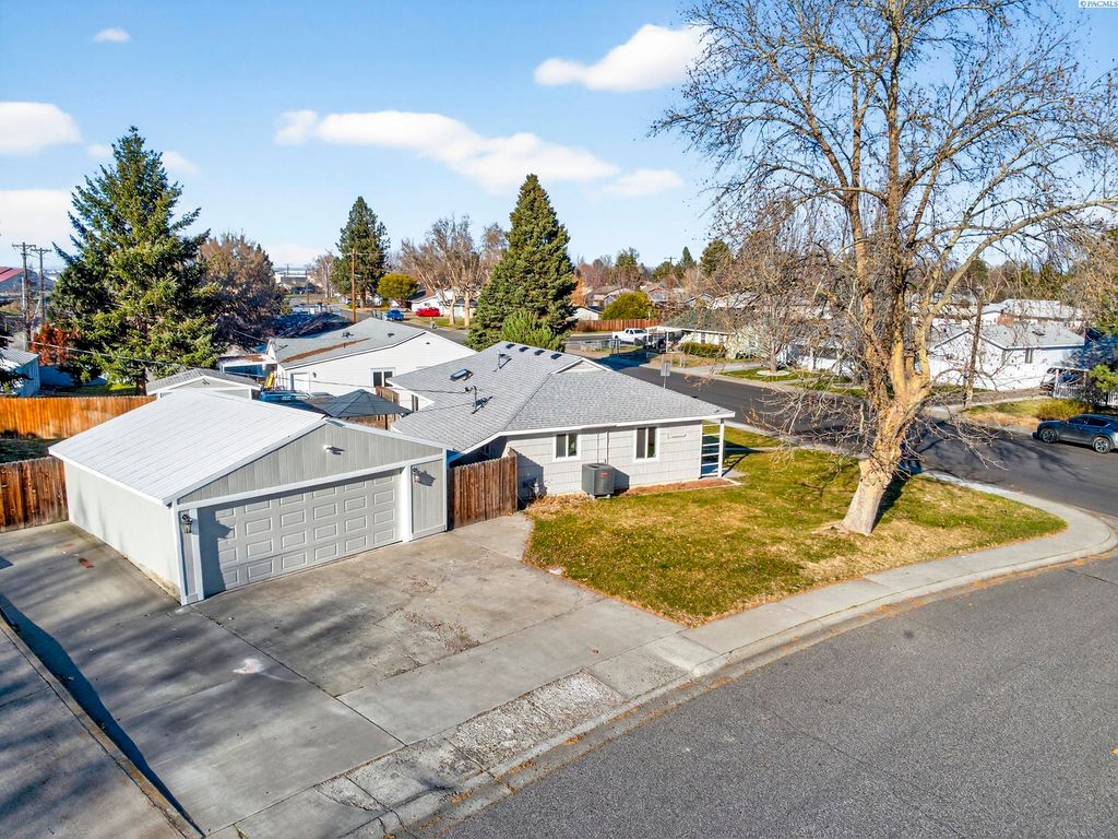 Photo of 1517 Birch Ave, Richland, WA 99354 (MLS # 290906)