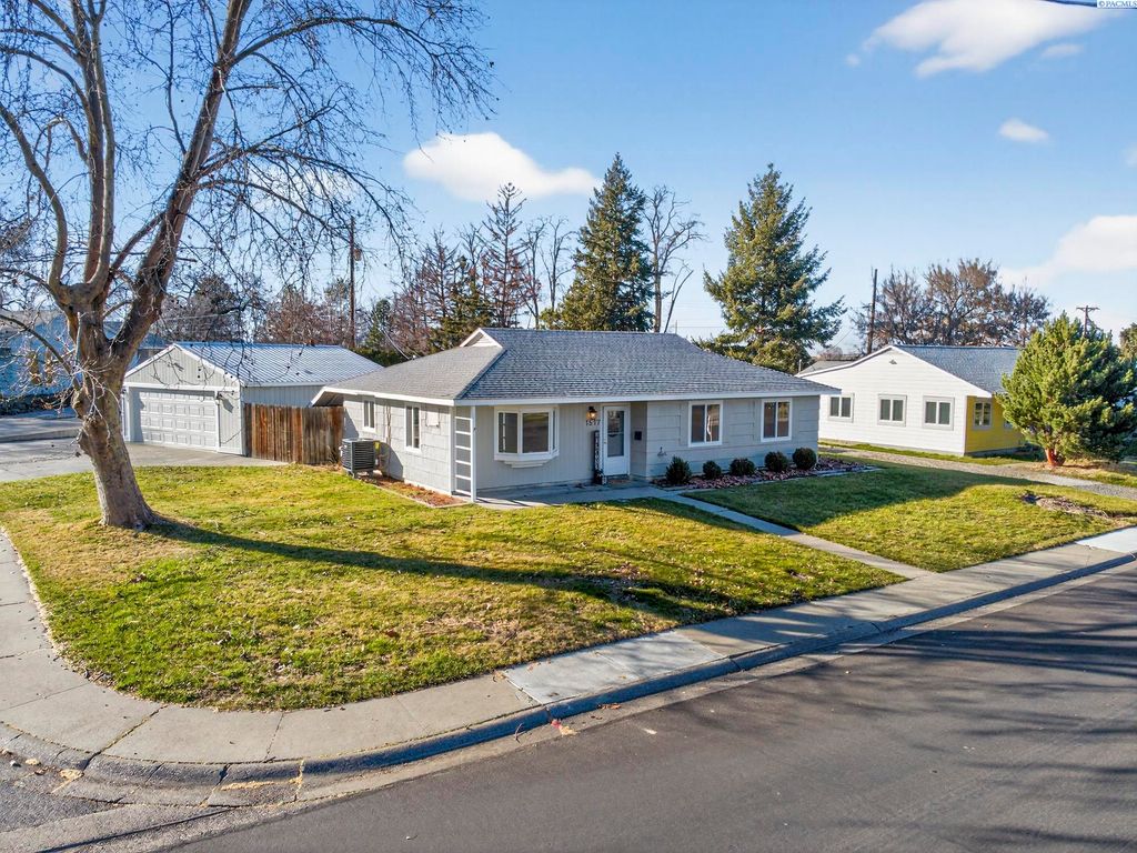 Photo of 1517 Birch Ave, Richland, WA 99354 (MLS # 290906)