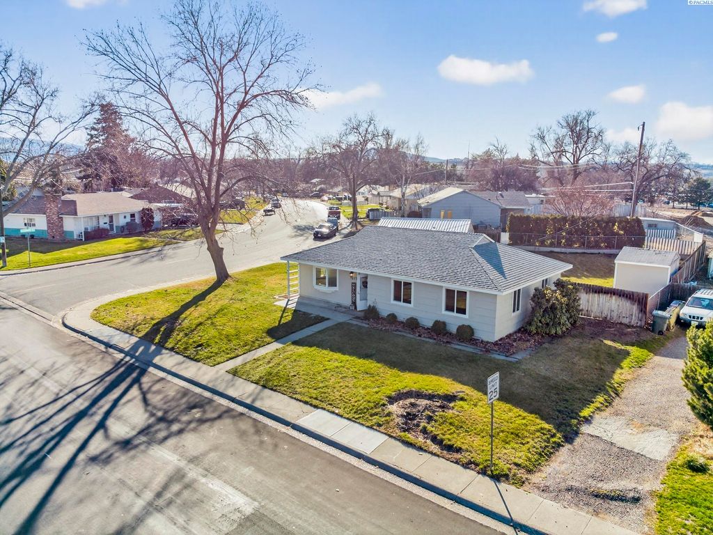 Photo of 1517 Birch Ave, Richland, WA 99354 (MLS # 290906)