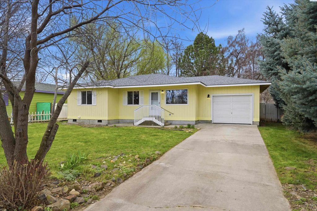 Photo of 505 Belle Ave, Benton City, WA 99320 (MLS # 291366)