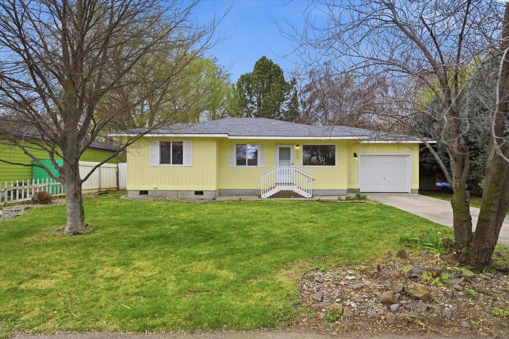 Photo of 505 Belle Ave, Benton City, WA 99320 (MLS # 291366)