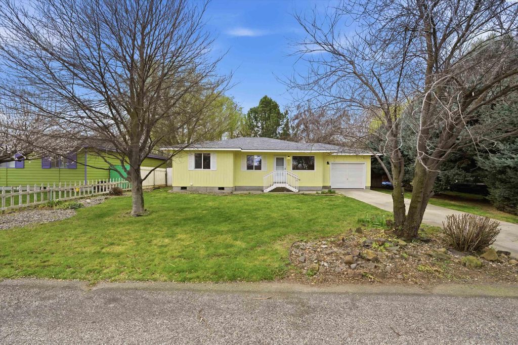 Photo of 505 Belle Ave, Benton City, WA 99320 (MLS # 291366)