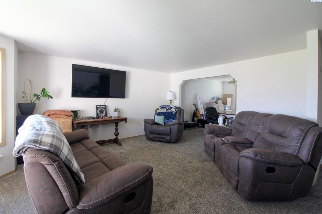 Photo of 4512 Campolina Lane, Pasco, WA 99301 (MLS # 287538)
