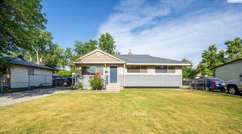 Photo of 1701 S Garfield St, Kennewick, WA 99337 (MLS # 293348)