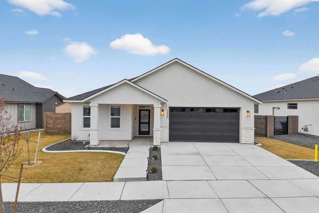 Photo of 3855 Corvina Street, Richland, WA 99352 (MLS # 290116)