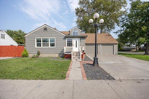 Photo of 1220 W Kennewick Ave, Kennewick, WA 99336 (MLS # 287427)