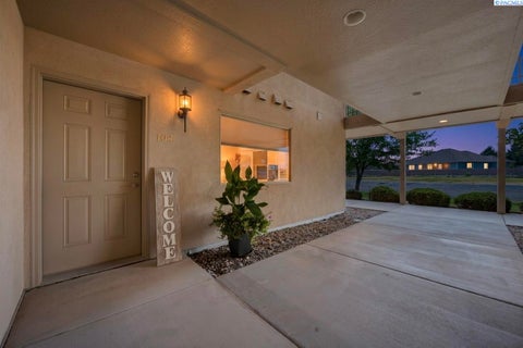 Photo of 3710 W Canyon Lakes Dr #L-104, Kennewick, WA 99337 (MLS # 294360)