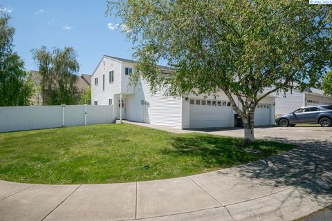 Photo of 223 NW Clay Court, Pullman, WA 99163 (MLS # 293229)