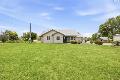Photo of 100608 W Old Inland Empire Hwy, Prosser, WA 99350 (MLS # 294391)