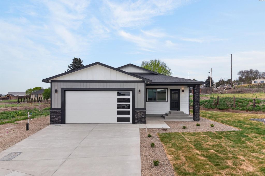 Photo of 412 Victoria St, Sunnyside, WA 98944 (MLS # 292095)